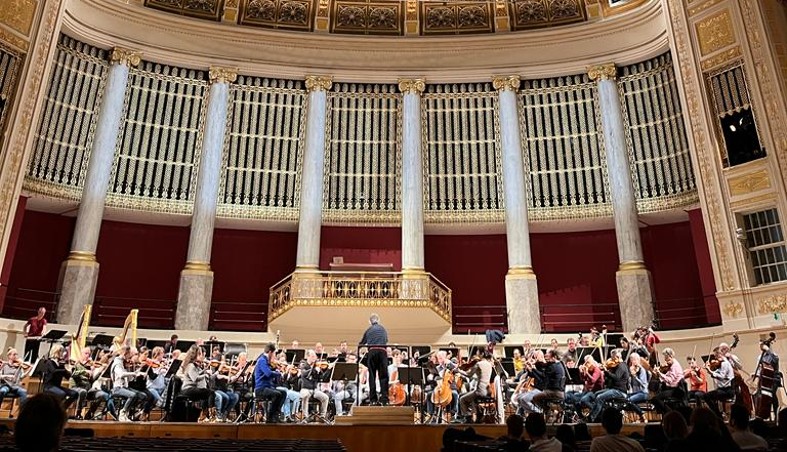 Michel Tabachnik dirige La Mer de Claude Debussy avec l'orchestre du Wienersymphoniker